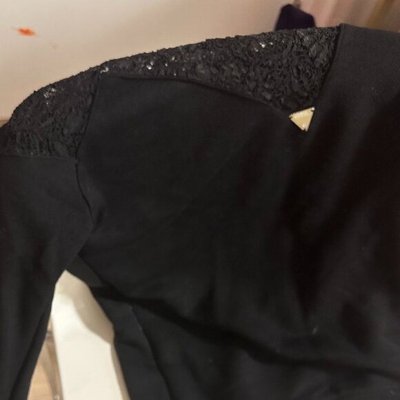 Comfy Guess Sweater - Picture 1 of 2